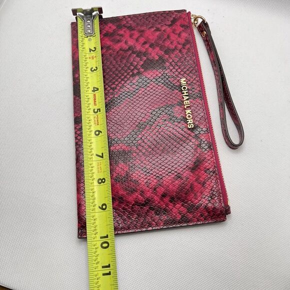 Michael Kors Jet Set Python Print Crimson Red Black Leather Wristlet $158 NWOT - Picture 11 of 12